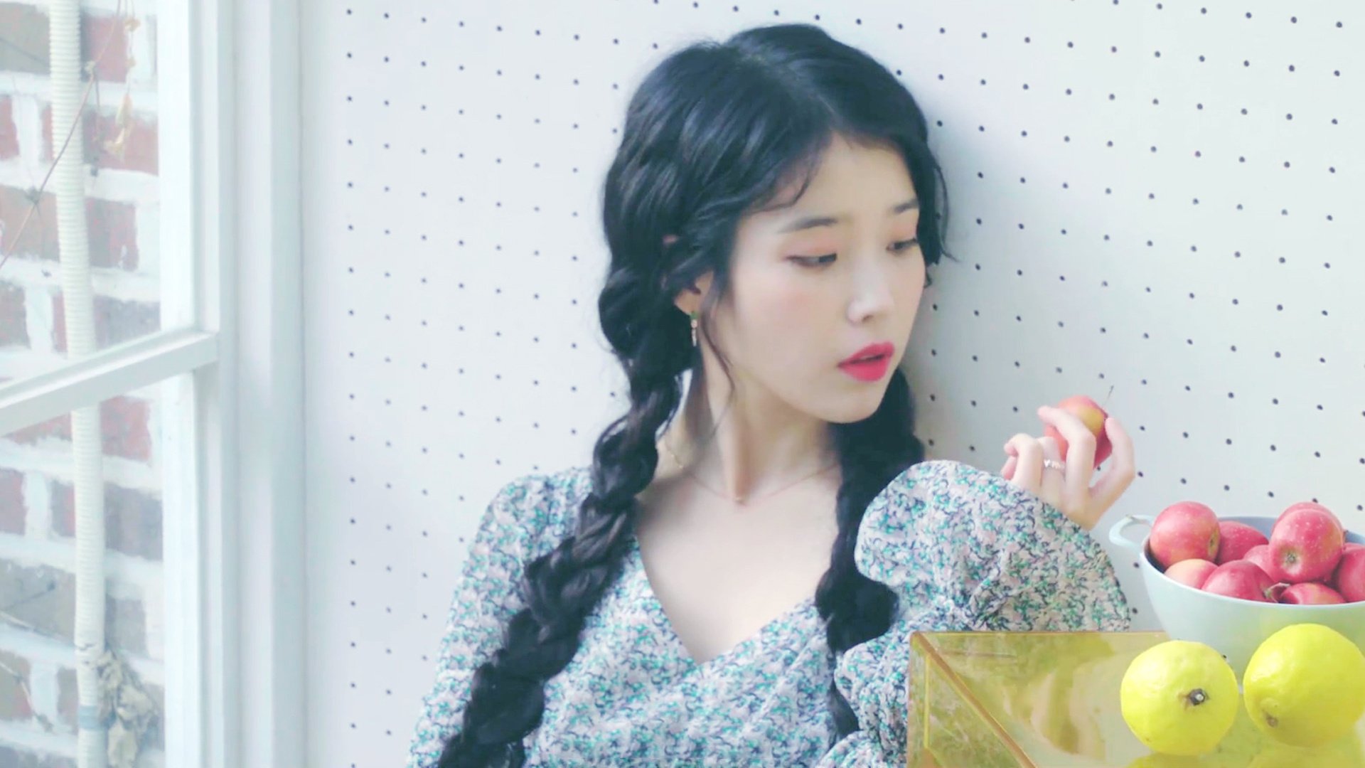 赛场内外:球员在粉丝中的人气与影响力,赛场内外英文