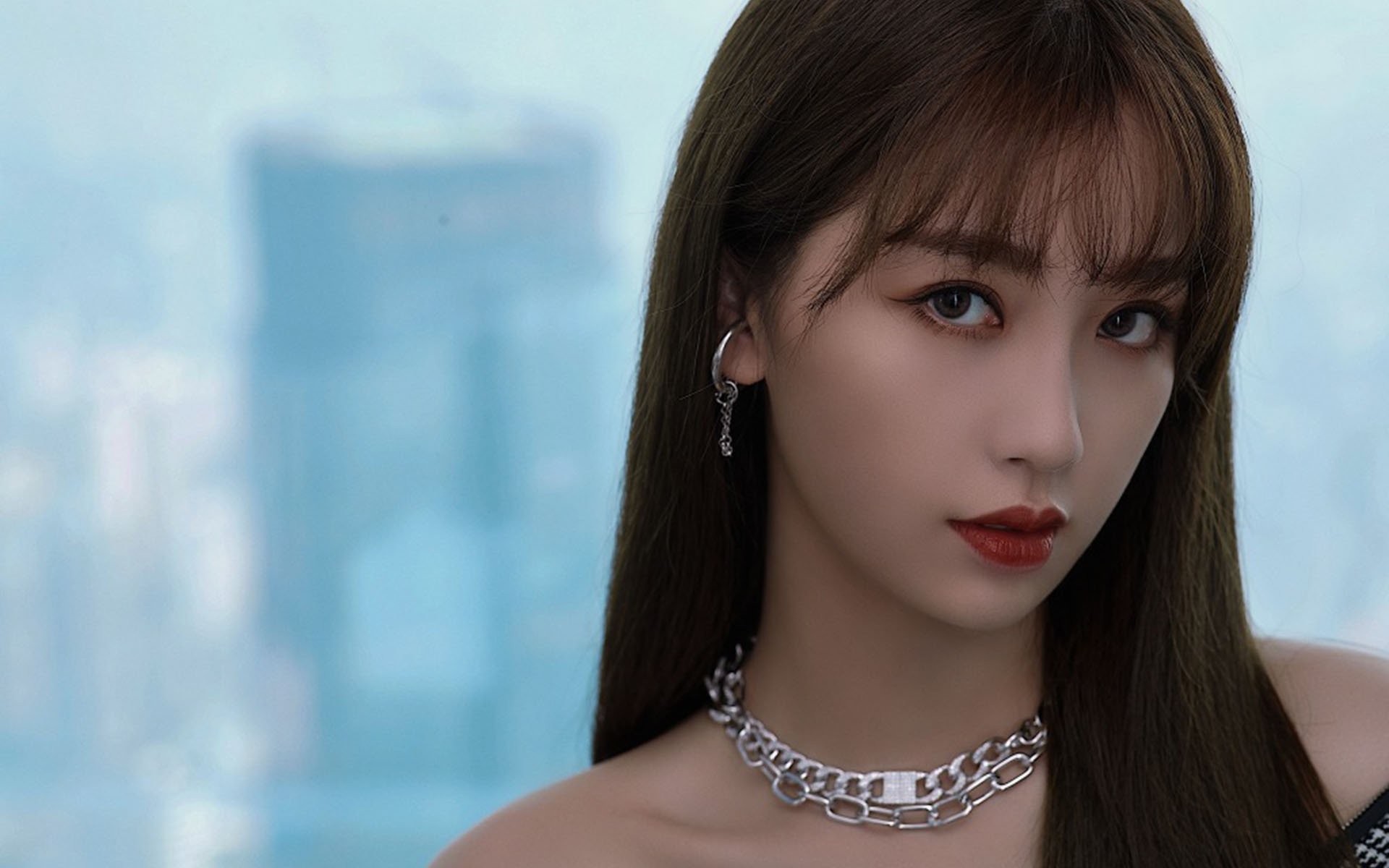 助教突然离队,球队管理层深夜急急闭门会议,球队助理教练