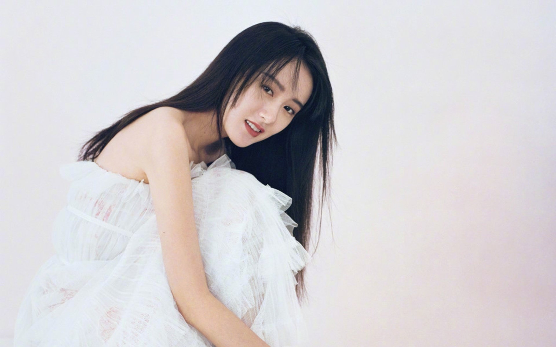 爱游戏数字体验-荷兰国家队后卫遭遇禁赛，球队状态下滑，荷兰现役后卫